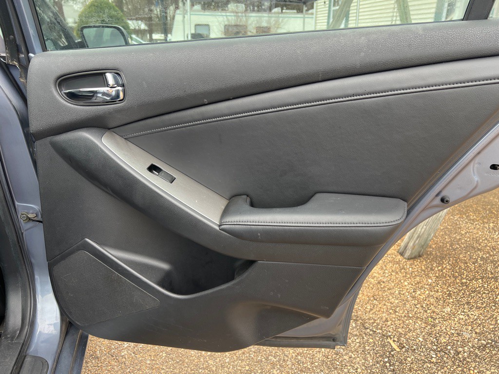 2010 Nissan Altima Image 17