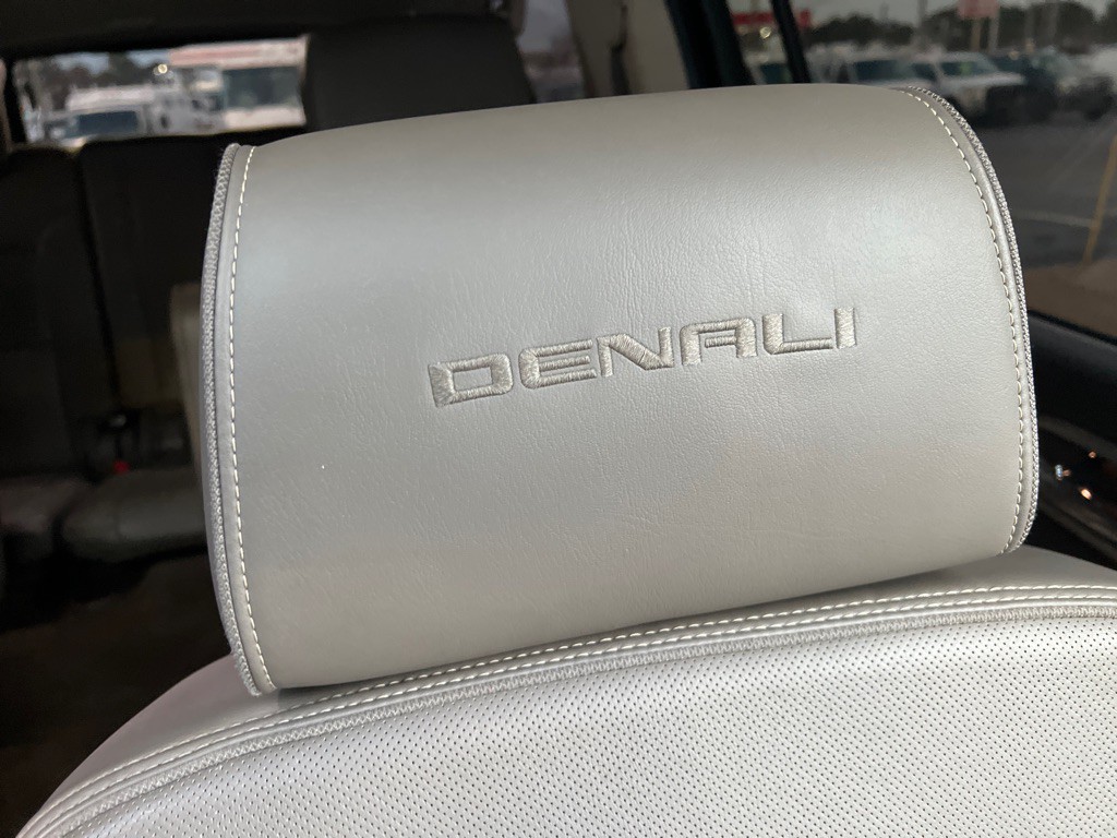 2015 GMC Yukon Image 28