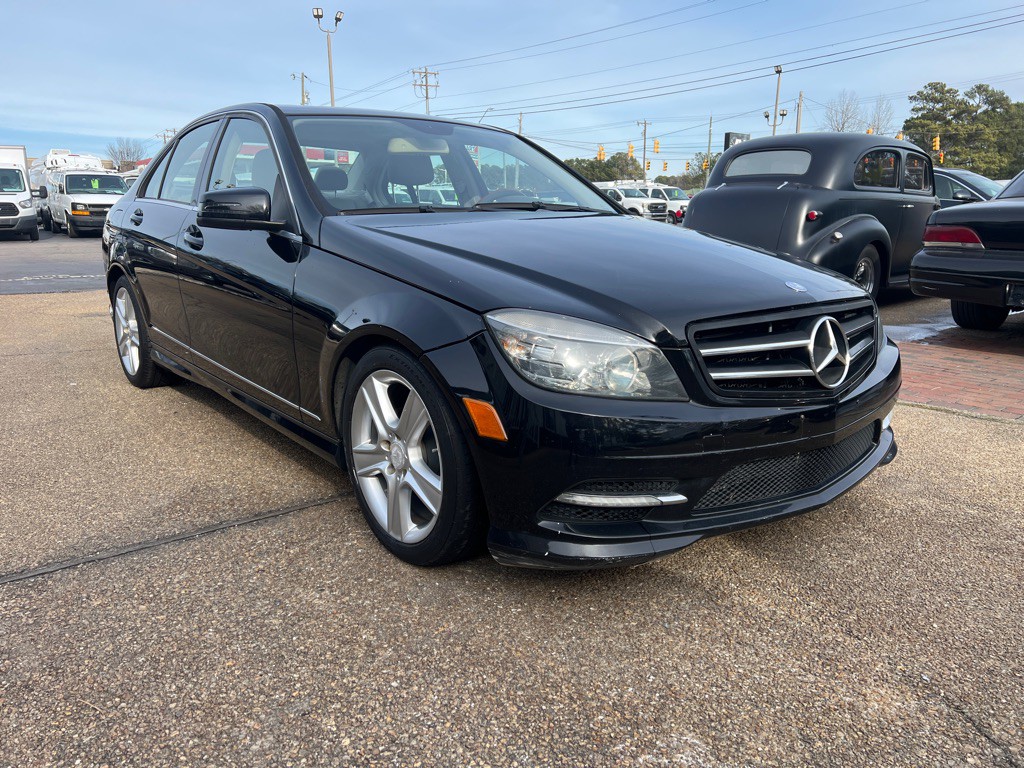 2011 Mercedes-Benz C-Class Image 3