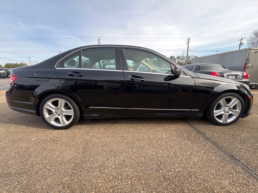 2011 Mercedes-Benz C-Class Image 4