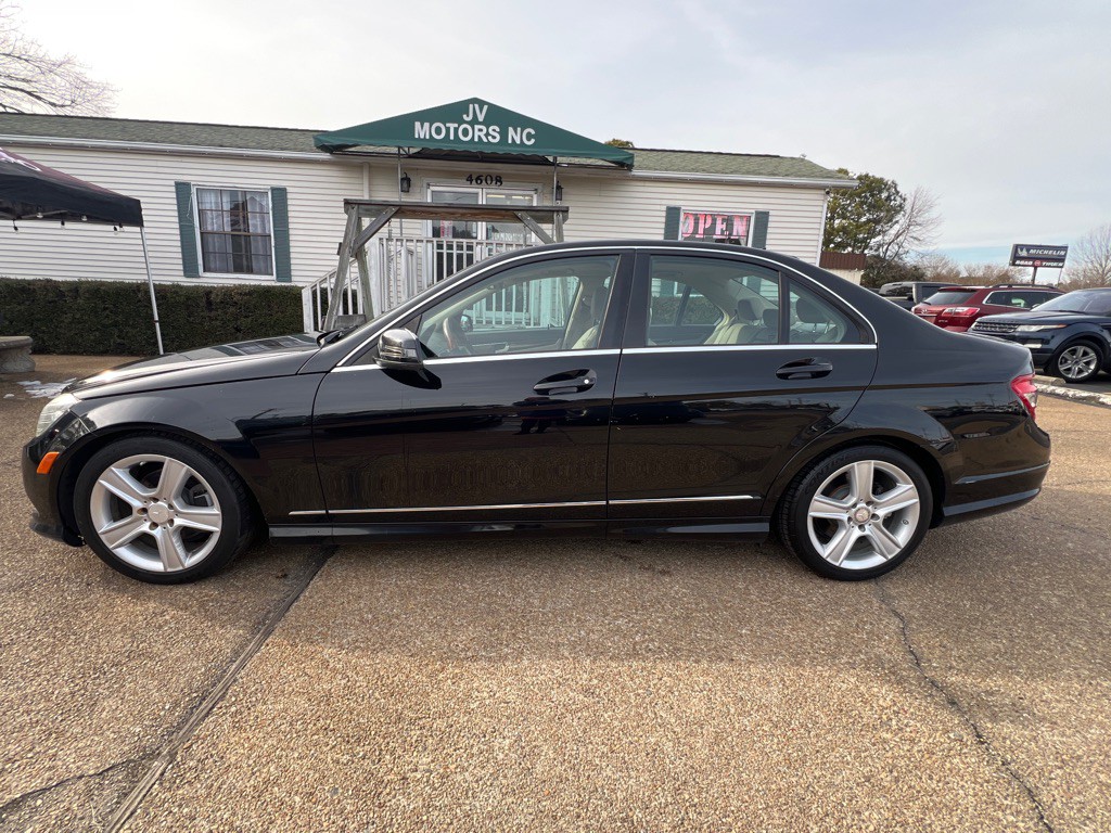 2011 Mercedes-Benz C-Class Image 8