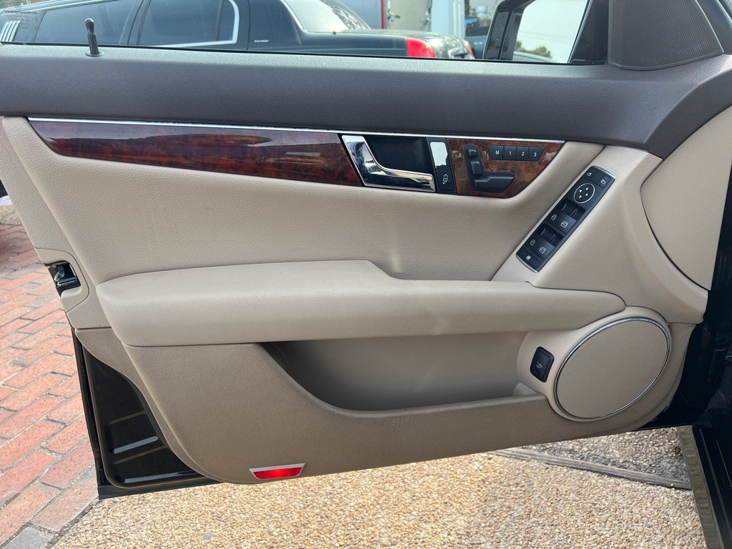 2011 Mercedes-Benz C-Class Image 9