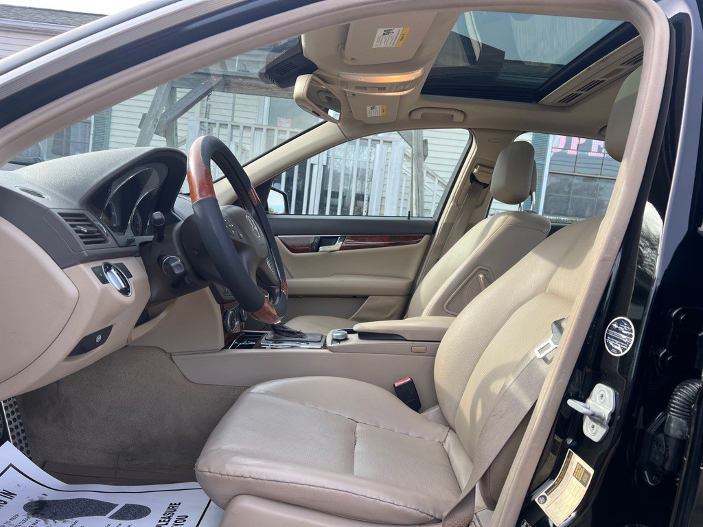 2011 Mercedes-Benz C-Class Image 10