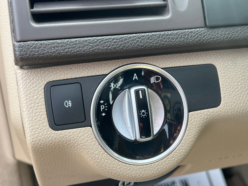 2011 Mercedes-Benz C-Class Image 11