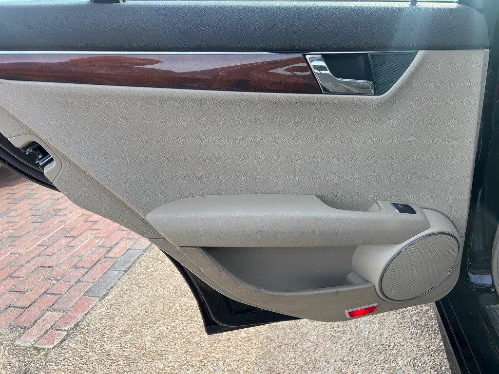 2011 Mercedes-Benz C-Class Image 19