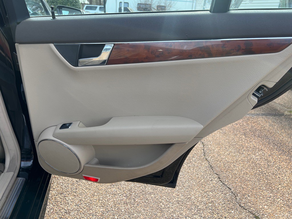 2011 Mercedes-Benz C-Class Image 22