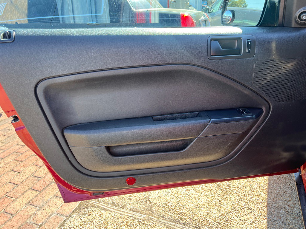 2007 Ford Mustang Image 9