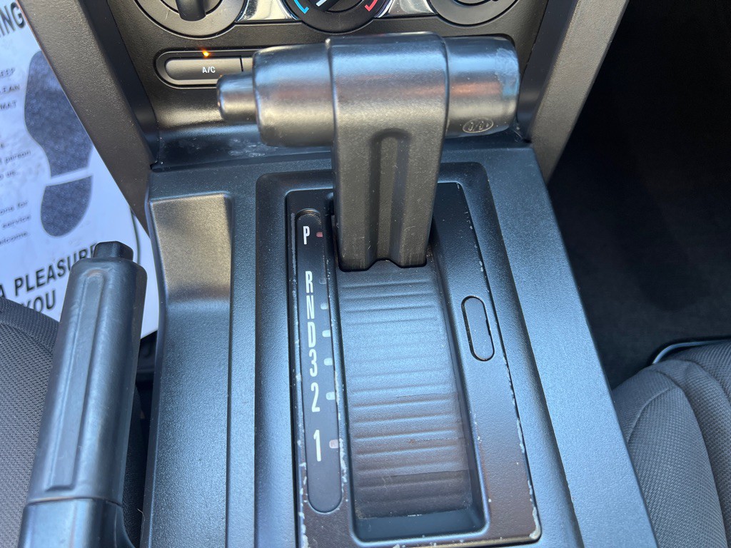 2007 Ford Mustang Image 14