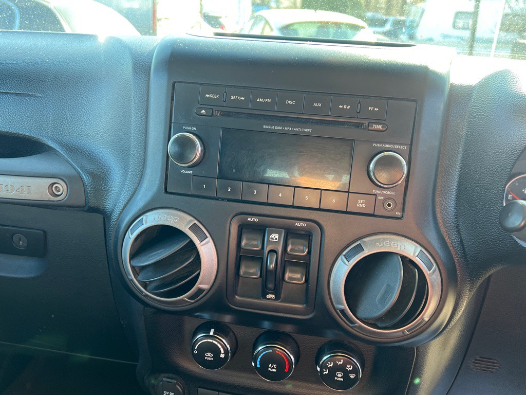 2013 Jeep Wrangler Unlimited Image 19