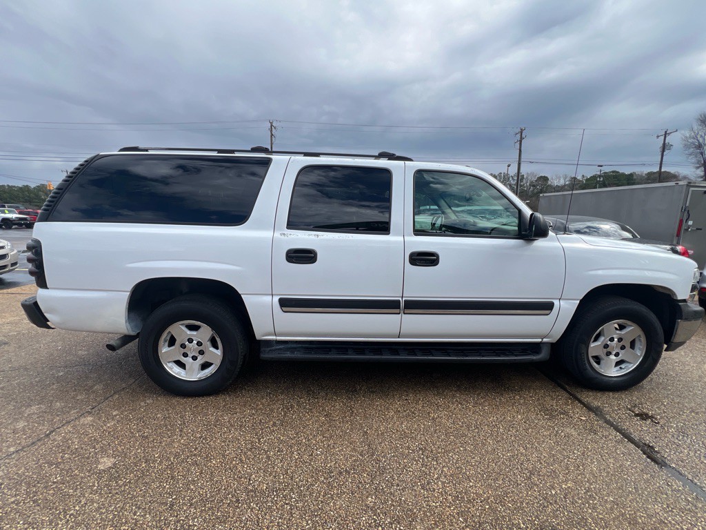 2004 Chevrolet Suburban Image 4