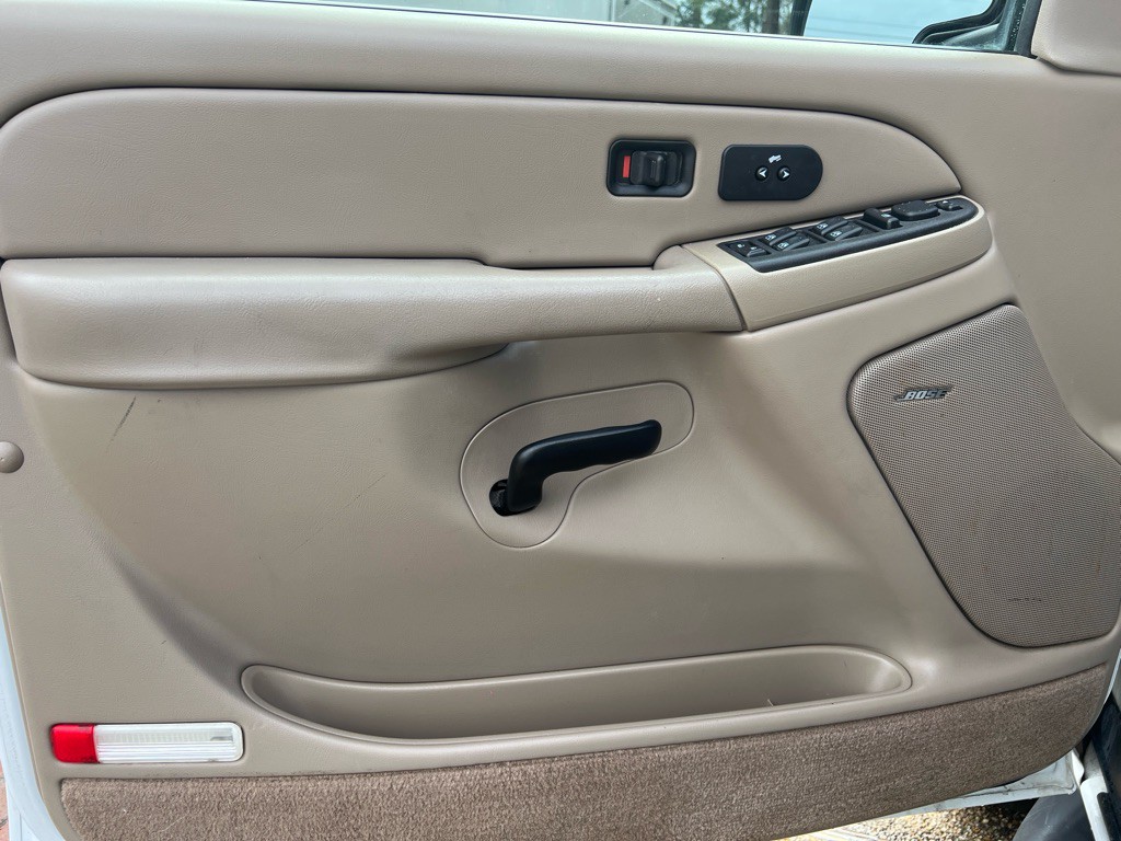 2004 Chevrolet Suburban Image 9