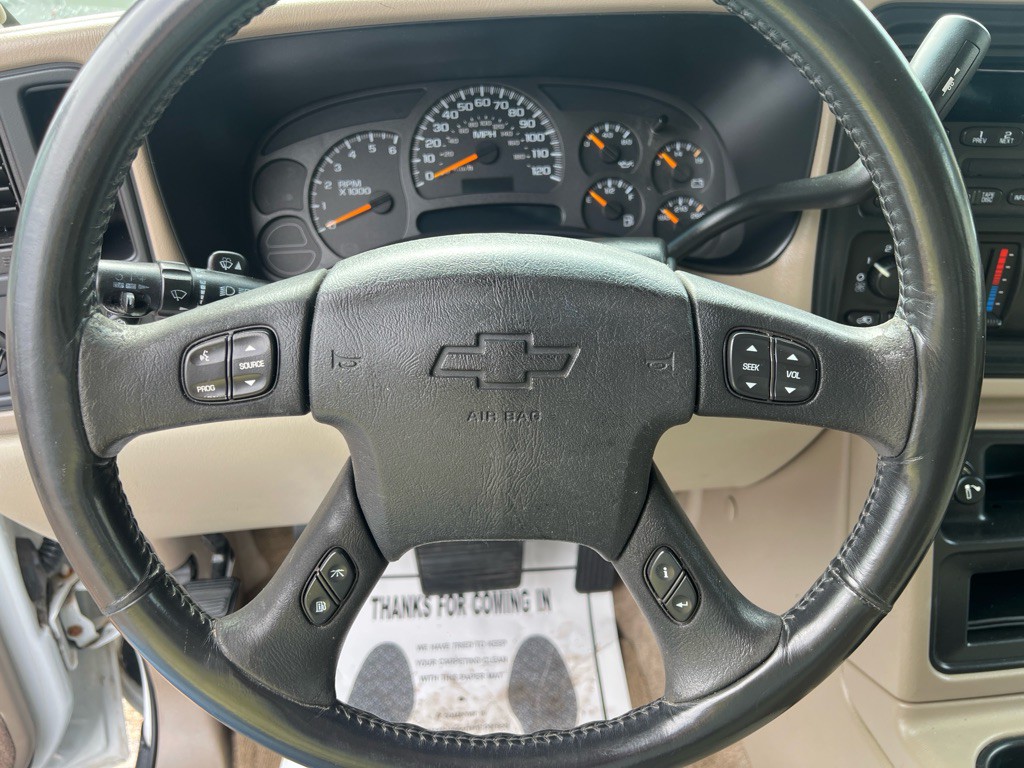 2004 Chevrolet Suburban Image 12