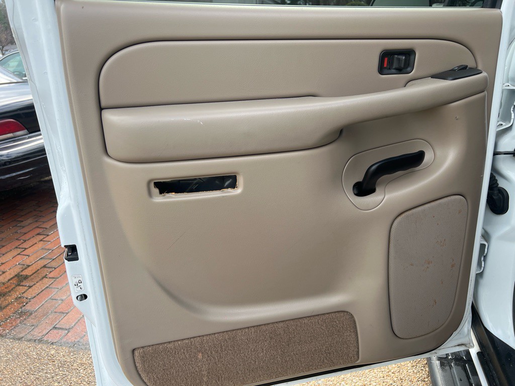 2004 Chevrolet Suburban Image 14