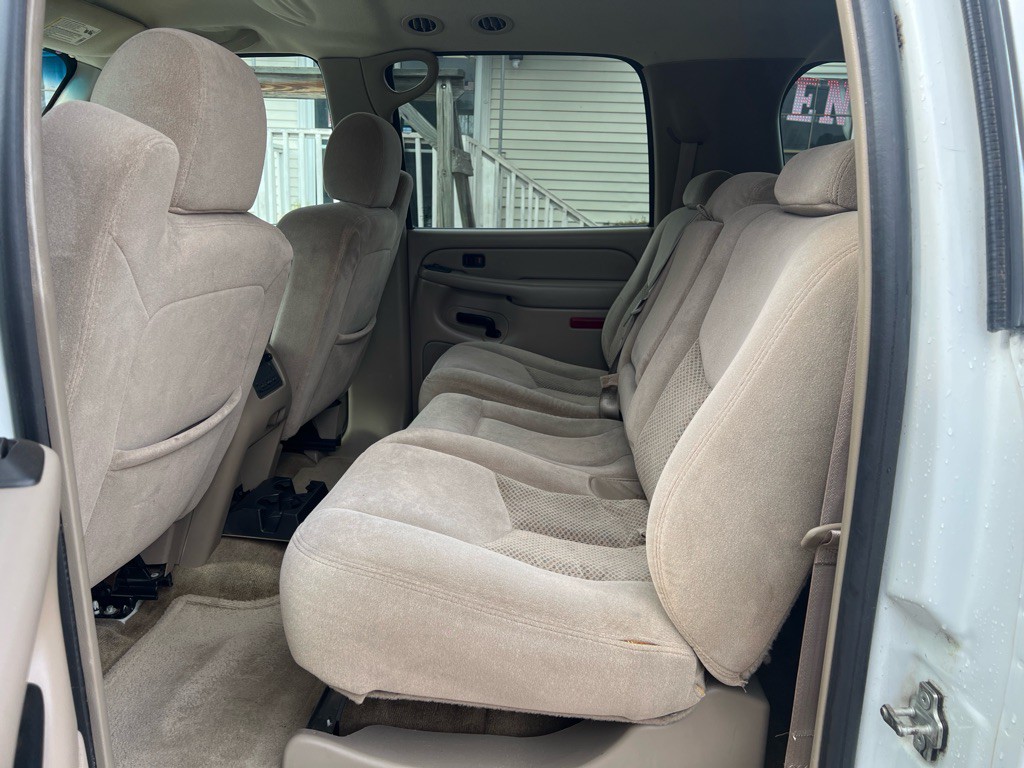 2004 Chevrolet Suburban Image 15