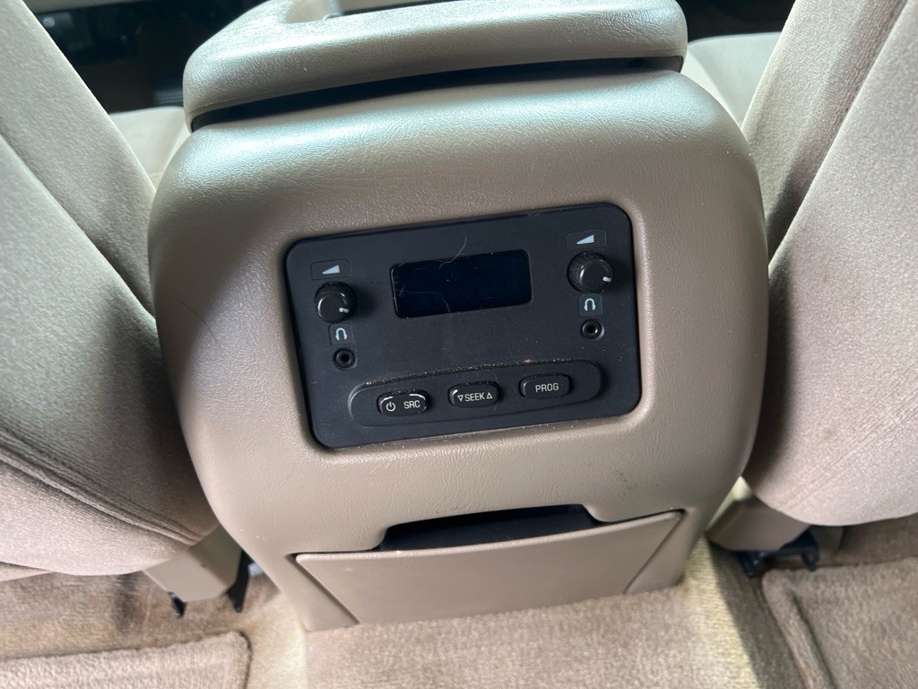 2004 Chevrolet Suburban Image 16
