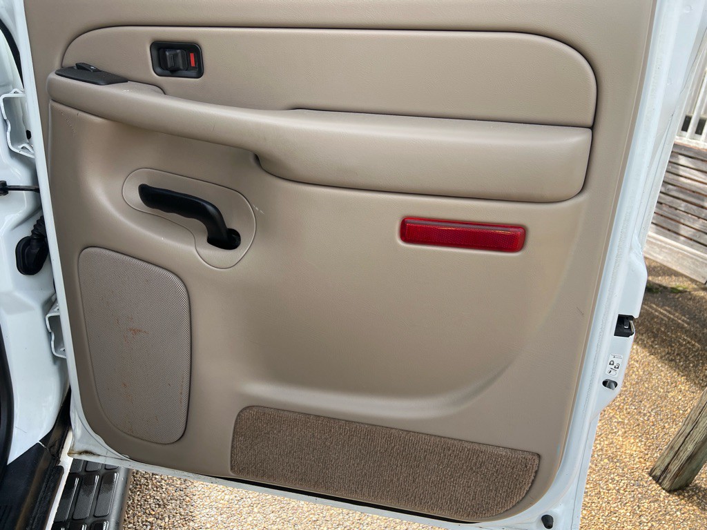 2004 Chevrolet Suburban Image 20