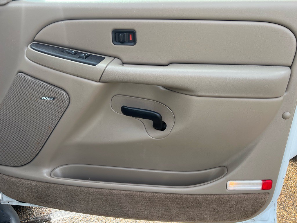 2004 Chevrolet Suburban Image 22