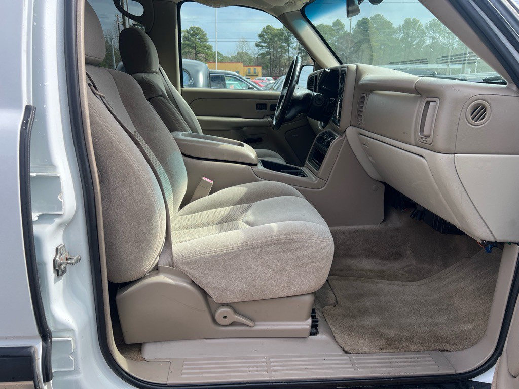 2004 Chevrolet Suburban Image 23