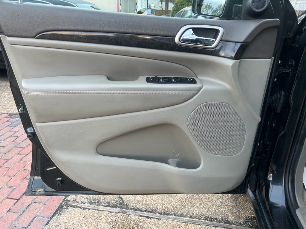 2011 Jeep Grand Cherokee Image 9