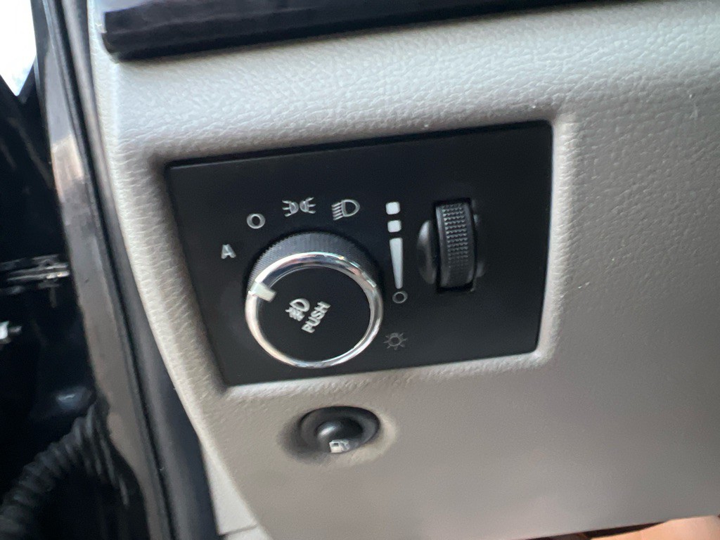 2011 Jeep Grand Cherokee Image 10