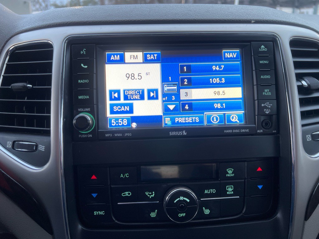 2011 Jeep Grand Cherokee Image 13