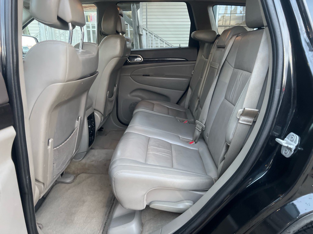 2011 Jeep Grand Cherokee Image 18