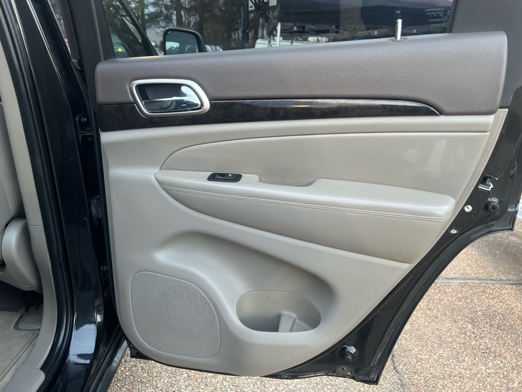 2011 Jeep Grand Cherokee Image 20