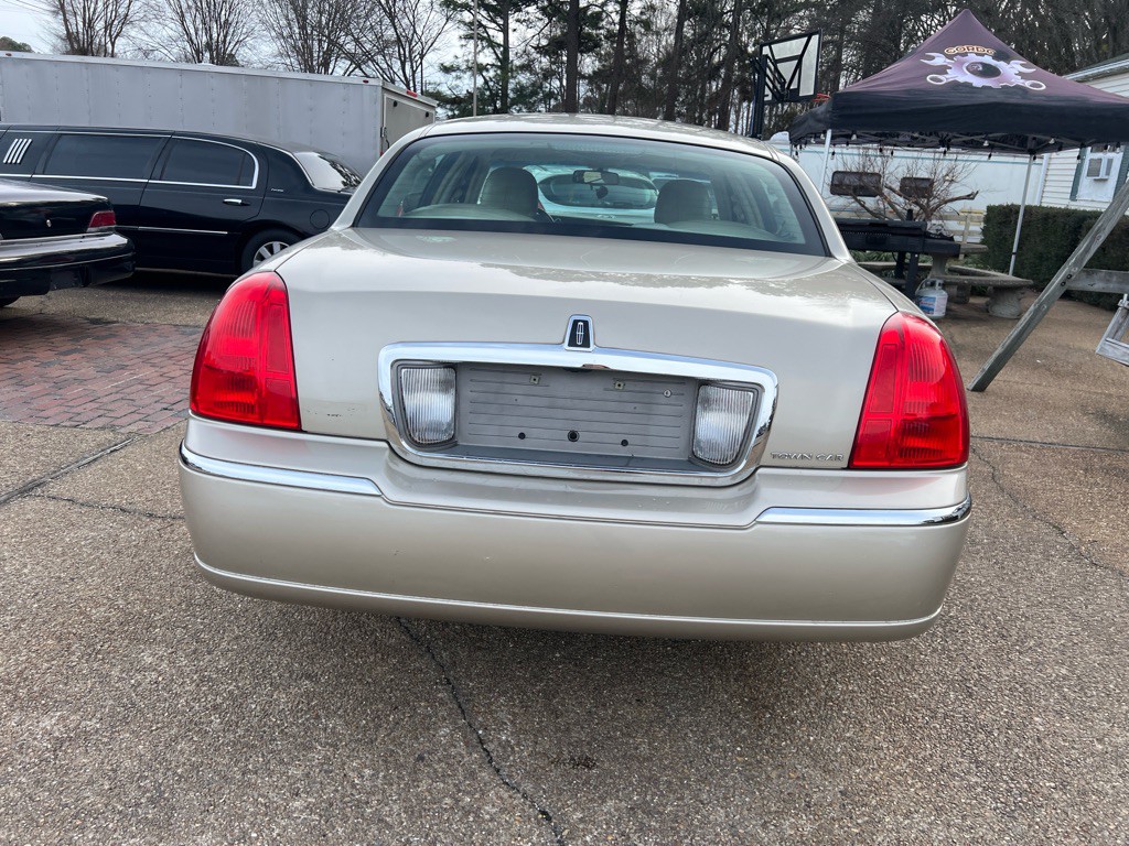 2010 Lincoln Town Car Image 6