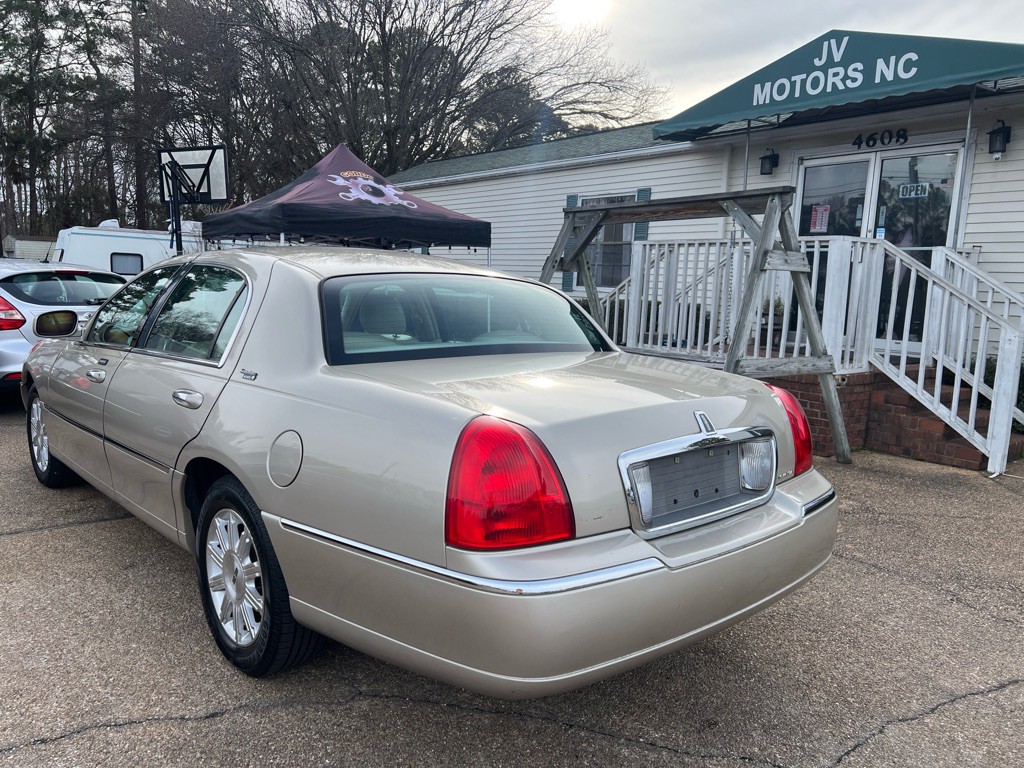 2010 Lincoln Town Car Image 7