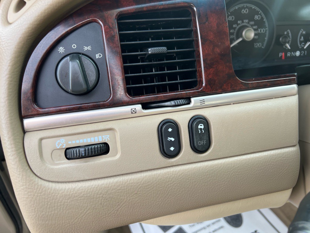 2010 Lincoln Town Car Image 11