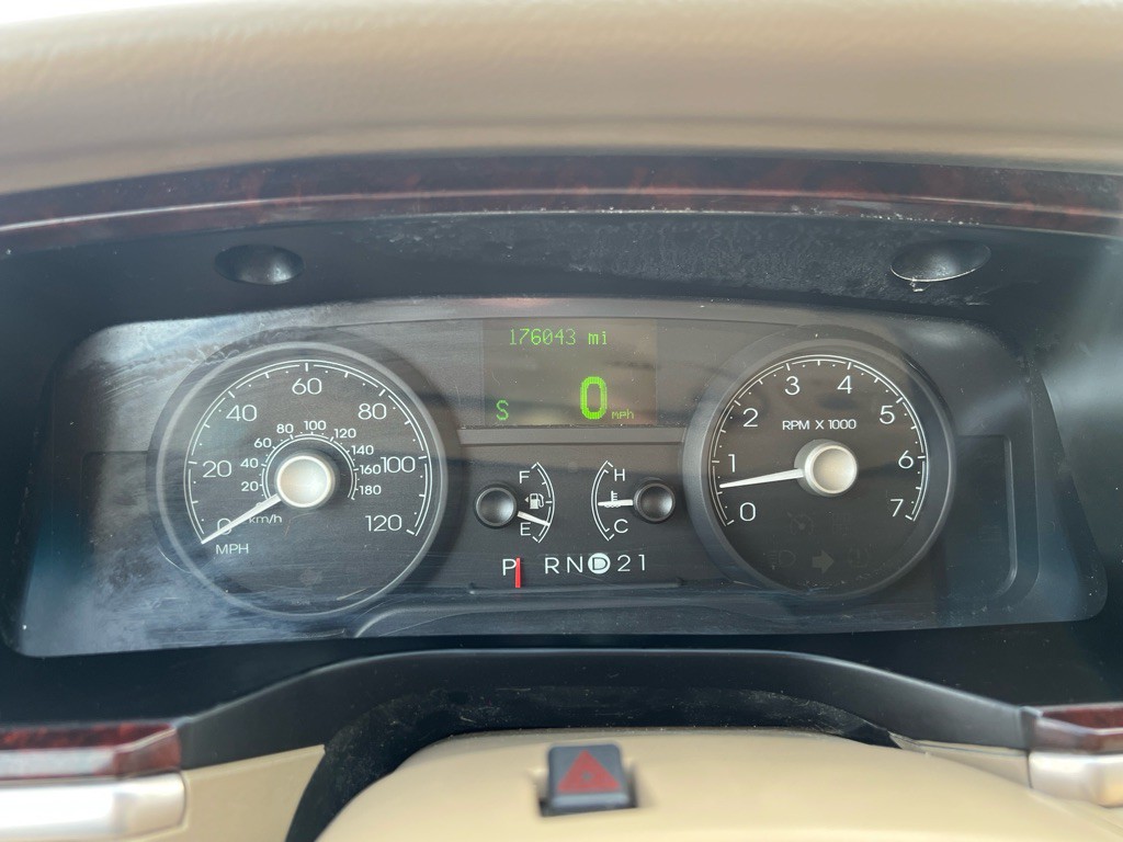 2010 Lincoln Town Car Image 15