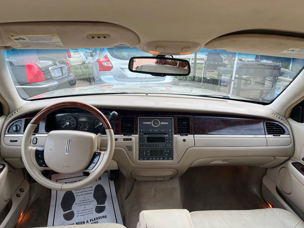 2010 Lincoln Town Car Image 18