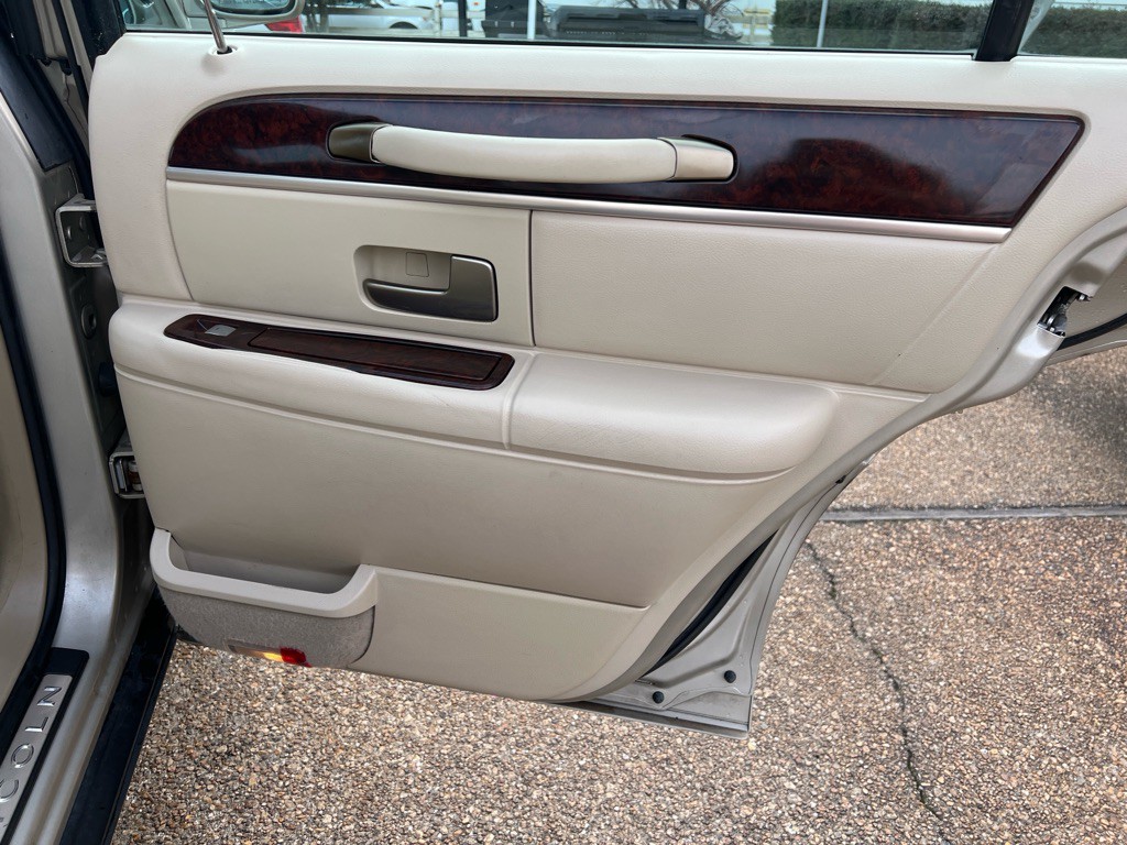 2010 Lincoln Town Car Image 19