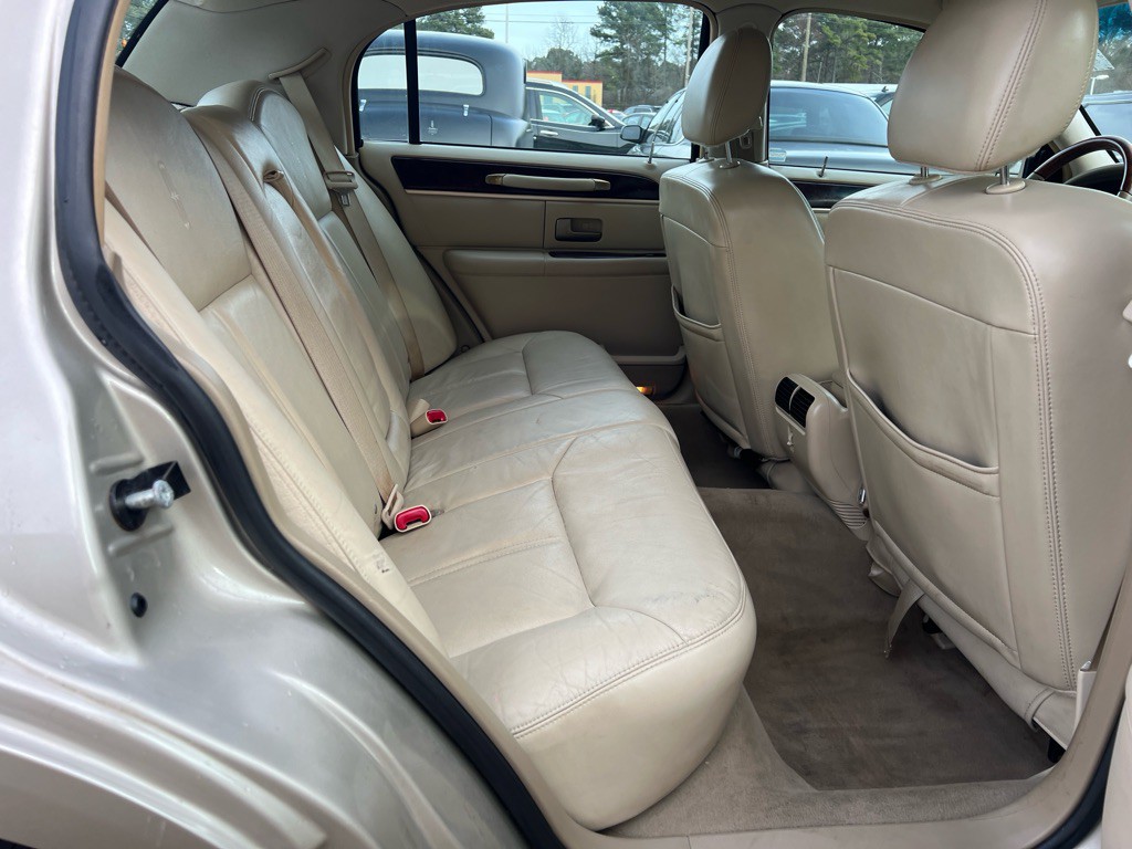 2010 Lincoln Town Car Image 20