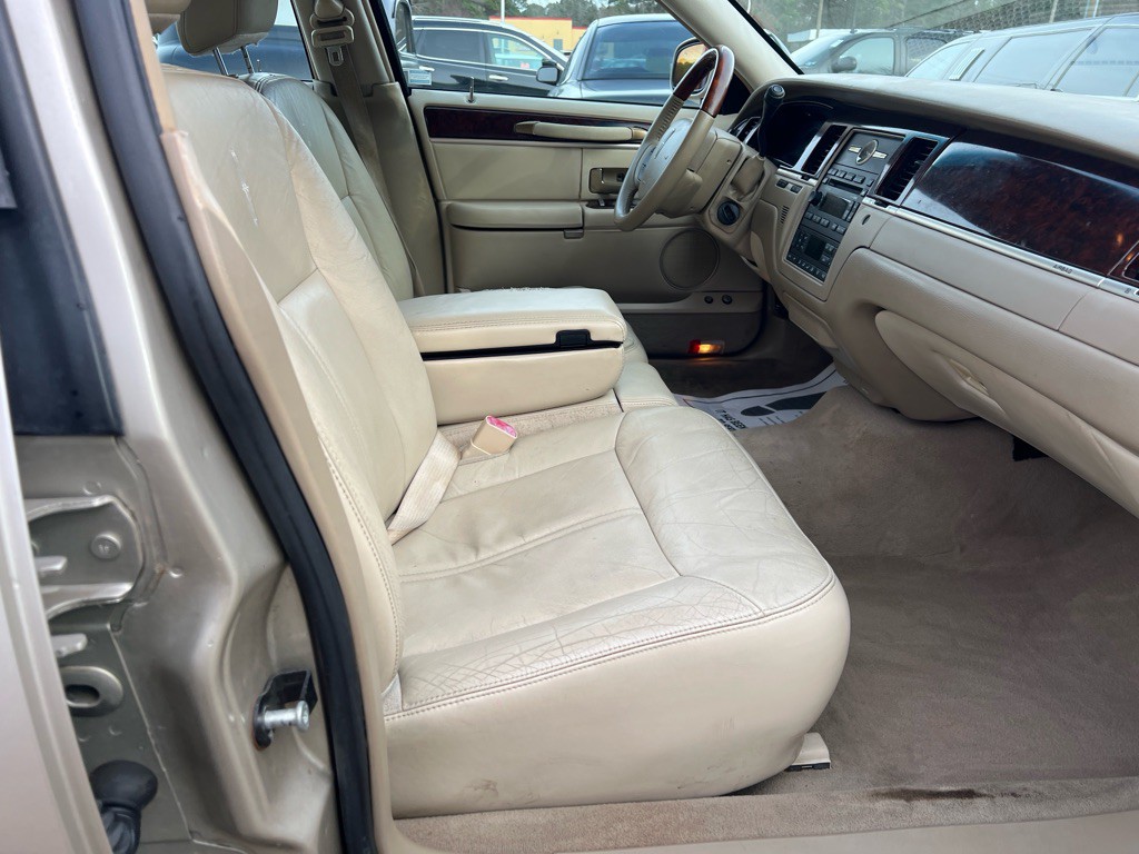 2010 Lincoln Town Car Image 22