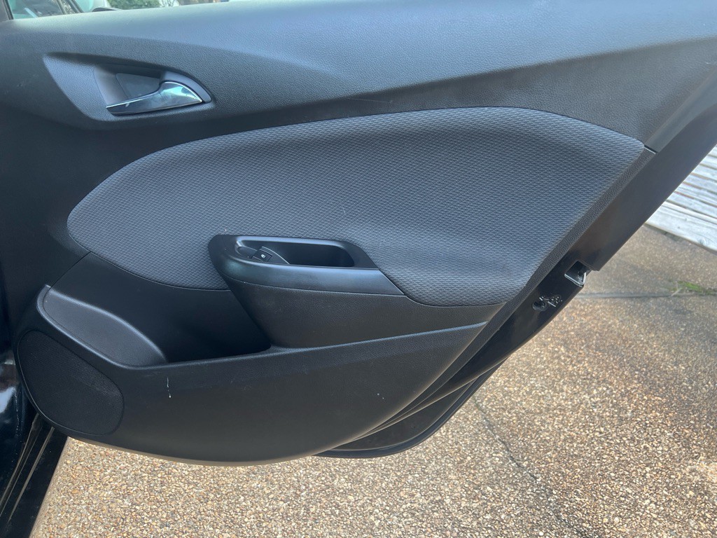 2017 Chevrolet Cruze Image 20