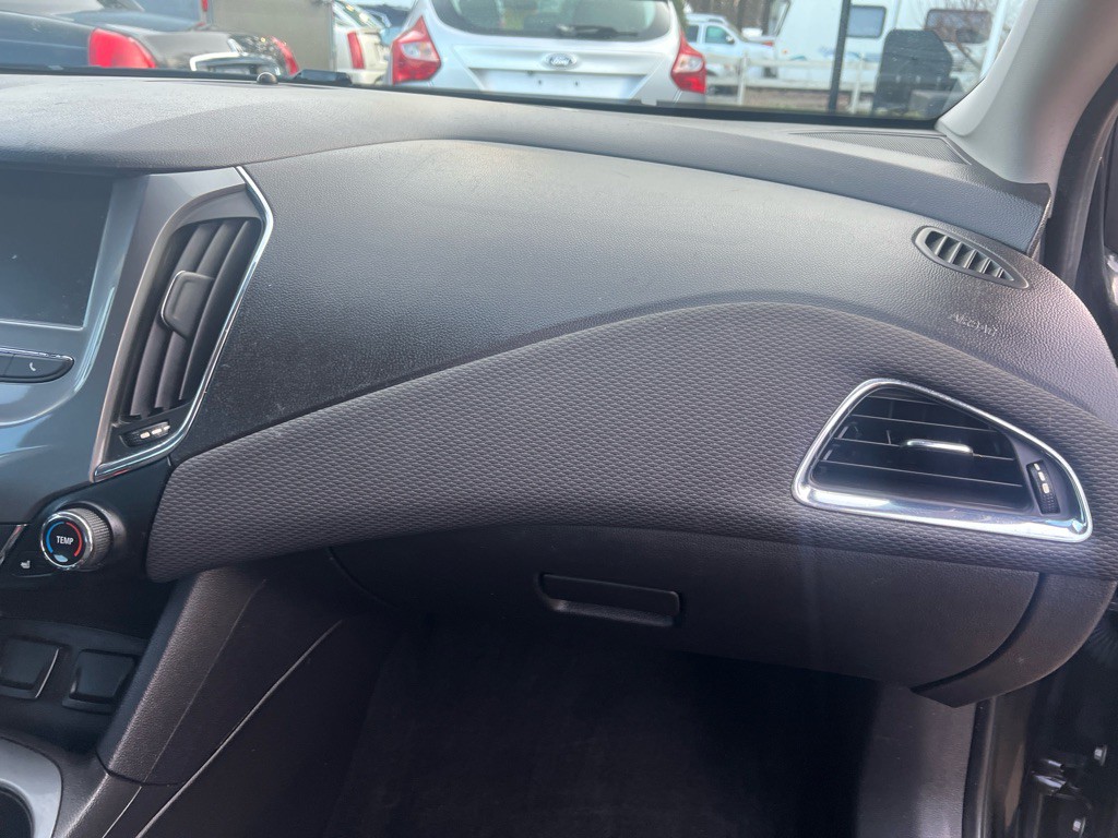 2017 Chevrolet Cruze Image 24