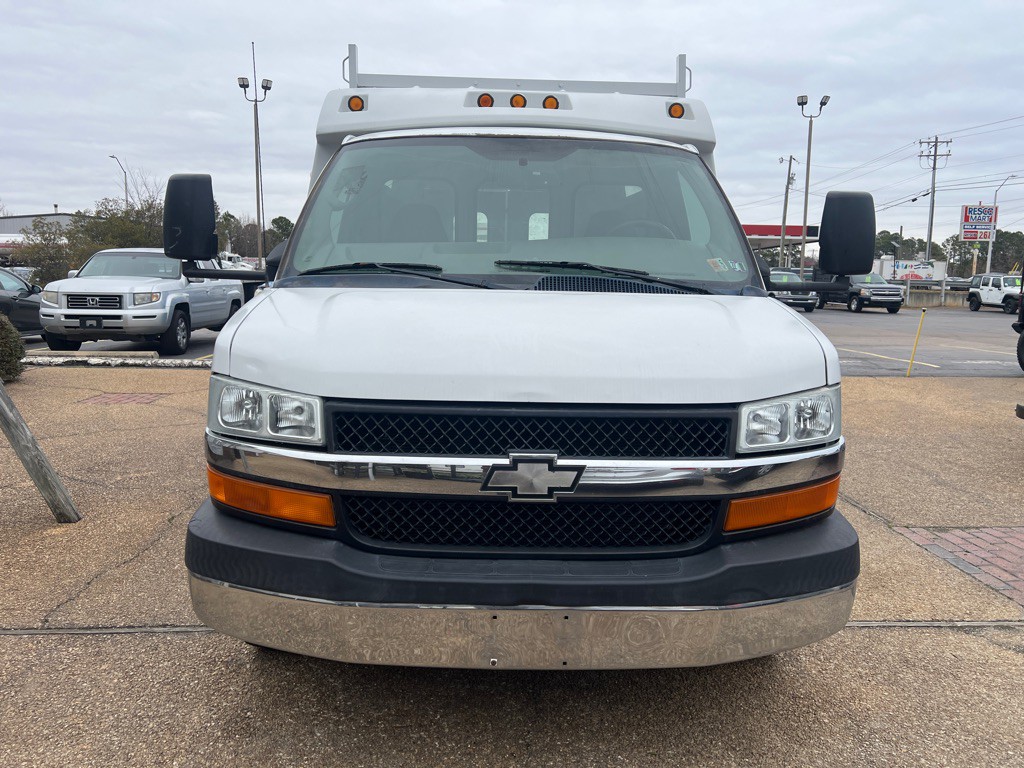 2005 Chevrolet Express Image 2