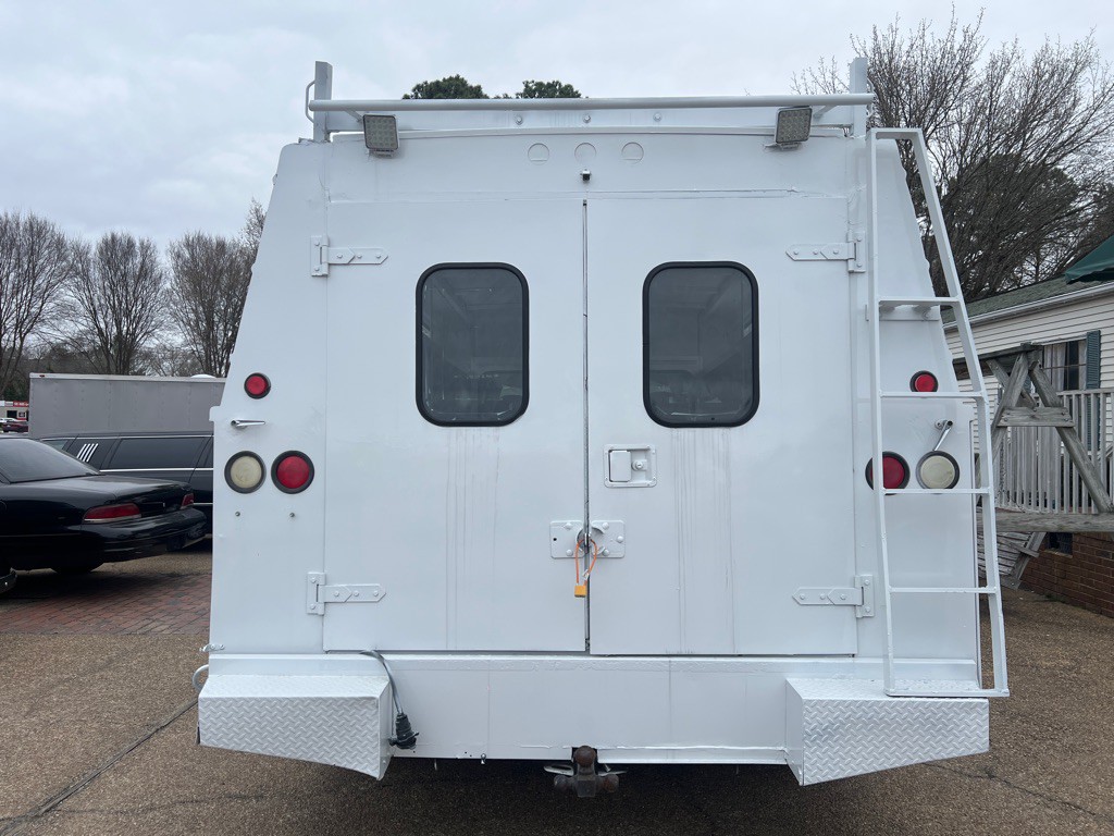 2005 Chevrolet Express Image 6