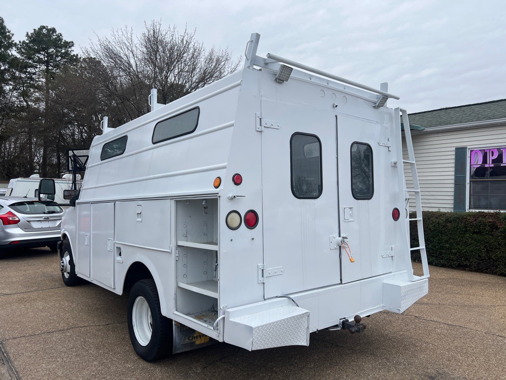 2005 Chevrolet Express Image 7