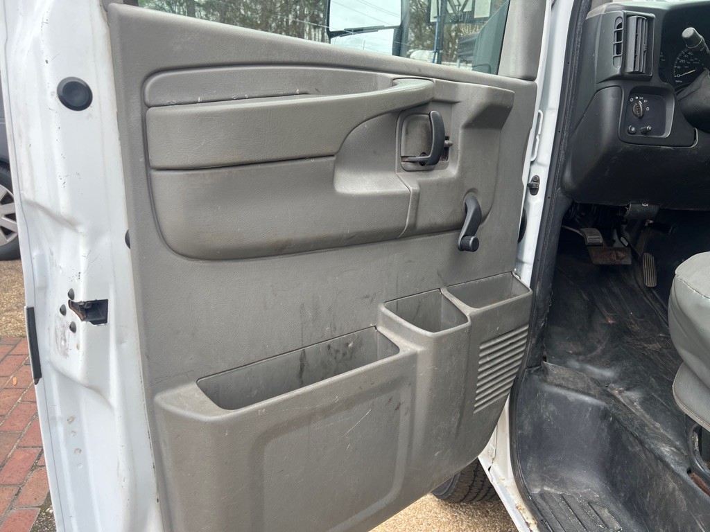 2005 Chevrolet Express Image 9