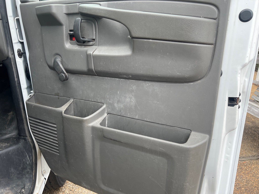 2005 Chevrolet Express Image 14