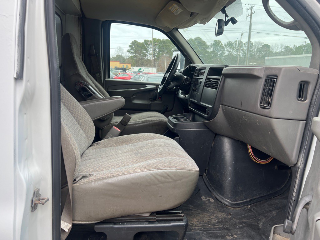 2005 Chevrolet Express Image 15
