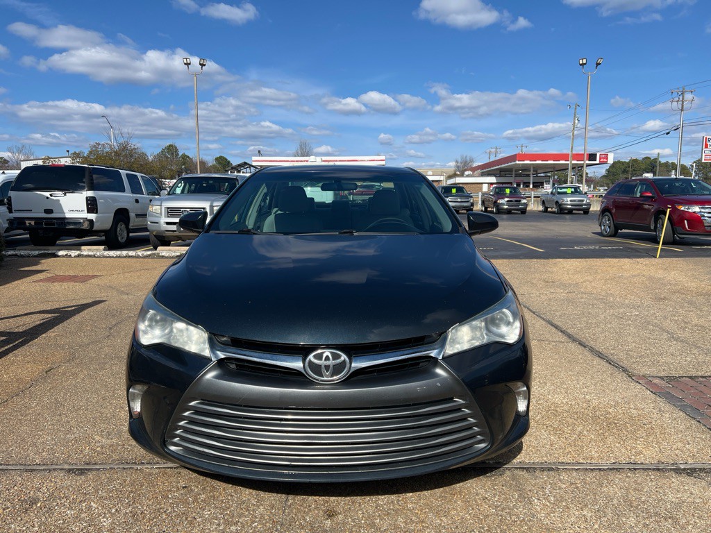 2017 Toyota Camry Image 2
