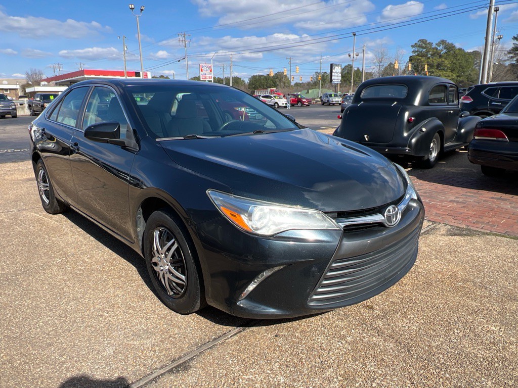 2017 Toyota Camry Image 3