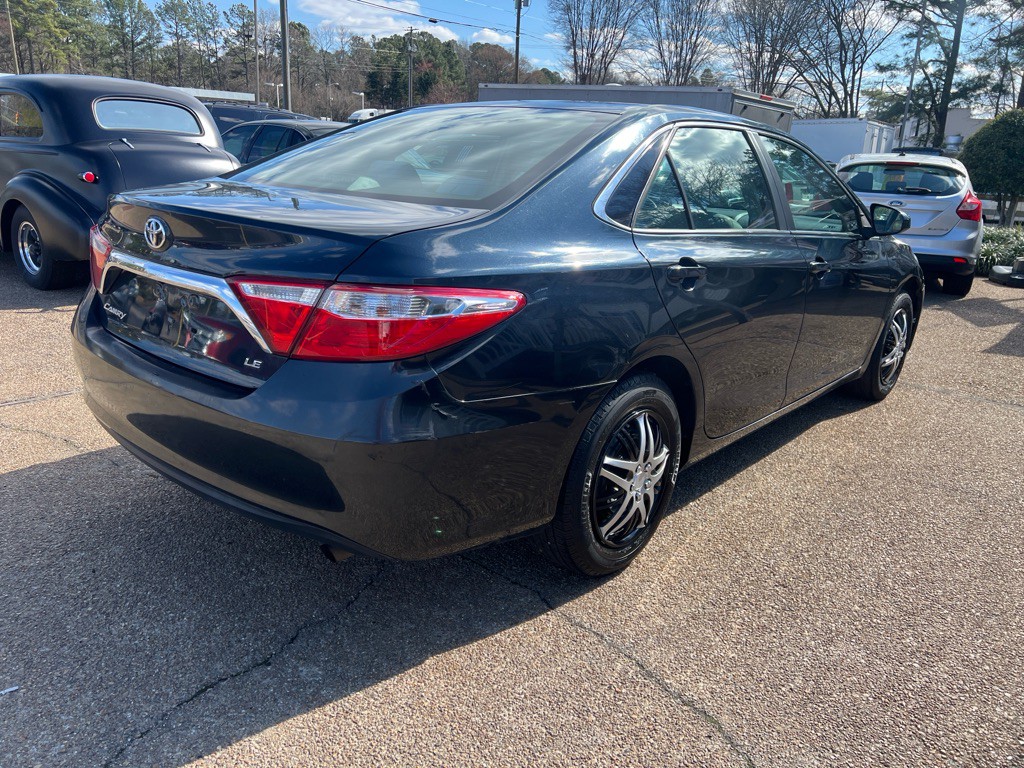 2017 Toyota Camry Image 5