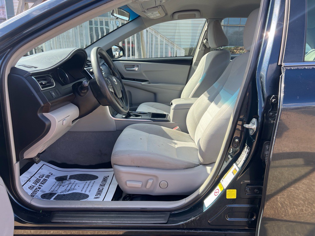 2017 Toyota Camry Image 7