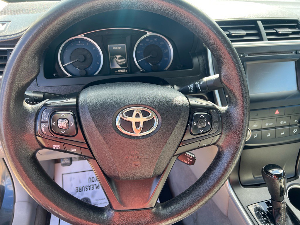 2017 Toyota Camry Image 8