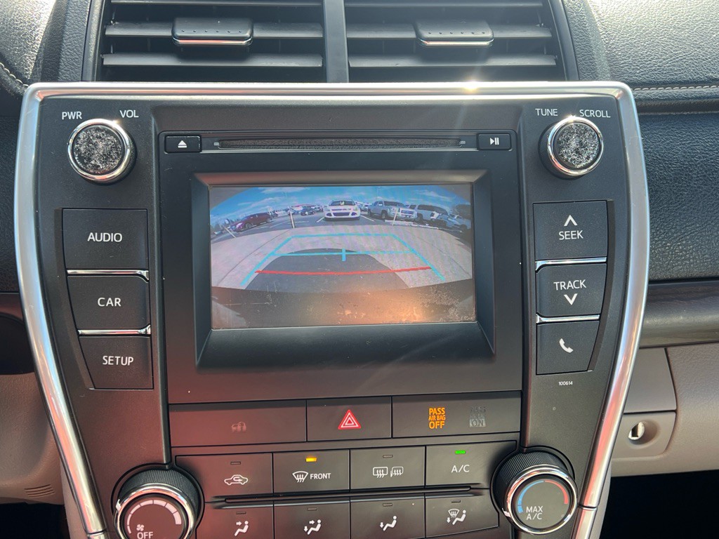 2017 Toyota Camry Image 10