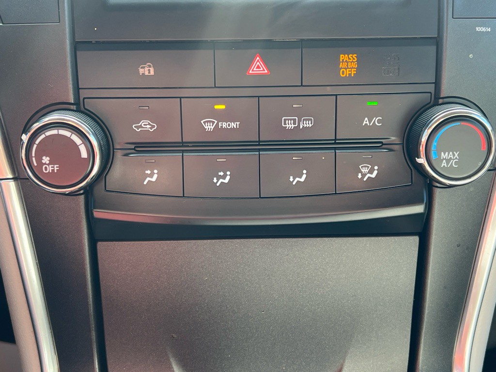 2017 Toyota Camry Image 11